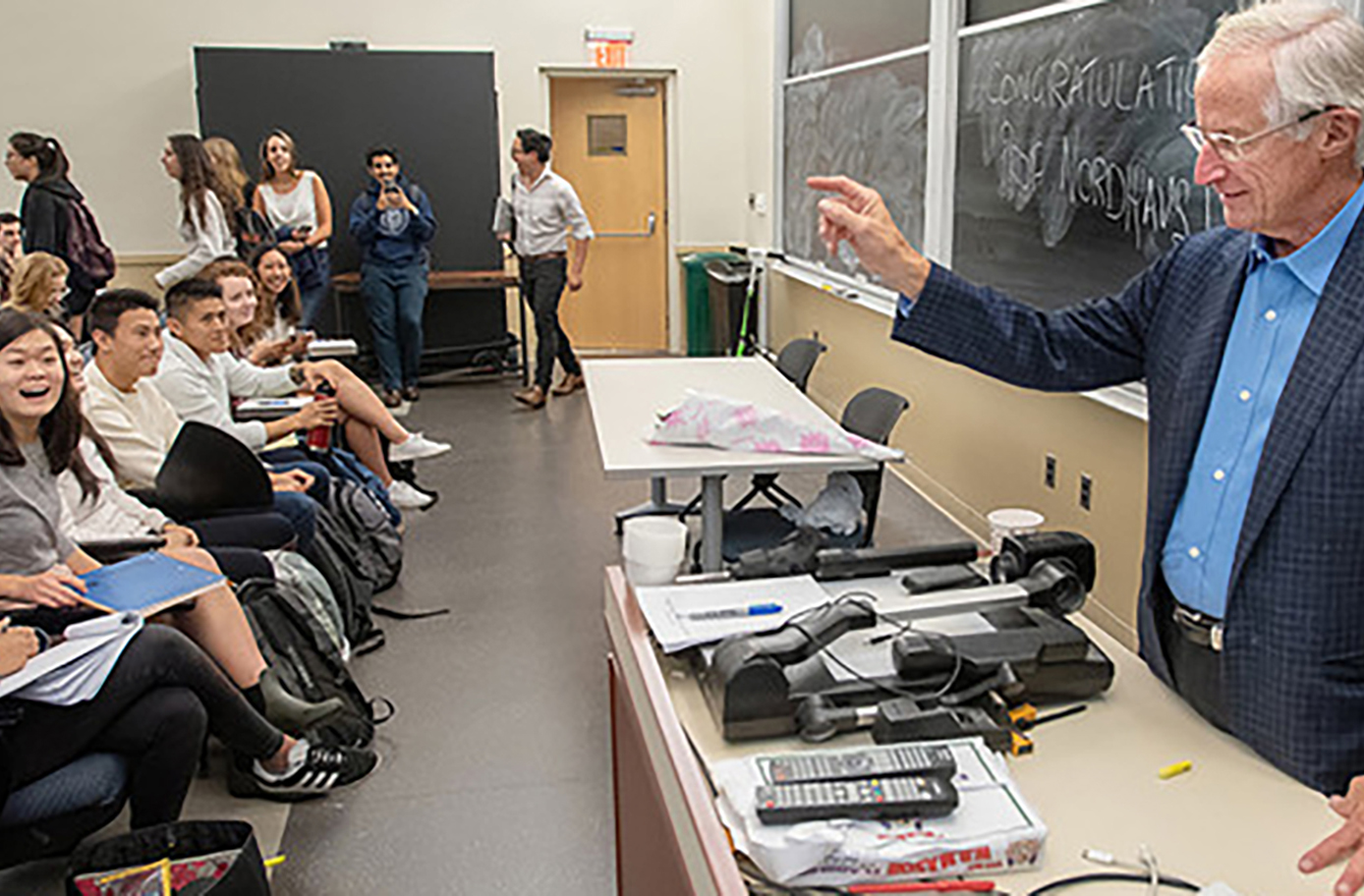 GS William Nordhaus và cuộc chiến hạn chế sự ích kỷ trong chống biến đổi khí hậu